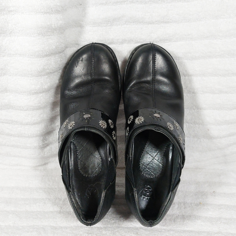 Ariat Westlake Size 8.5 Leather Black Studded Stitched Flowers Clogs 15111 Shoes - Picture 5 of 8